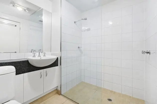 SIENNA, 1BDR South Melbourne Apartment - Banyo Tipleri