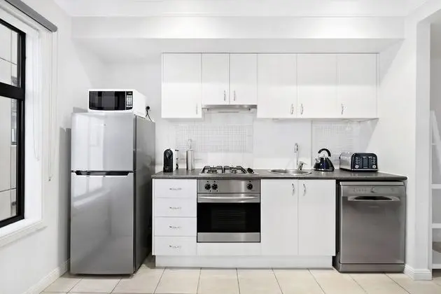 SIENNA, 1BDR South Melbourne Apartment - Mutfak