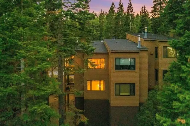 Sierra by Avantstay Ski In/ Ski Out! Near Truckee w/ Access to Northstar Resort Community - Dış Mekan