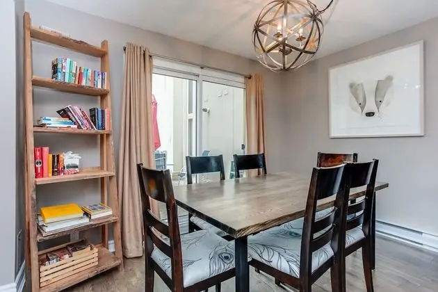 Sierra Lane Condos - Oda Düzeni