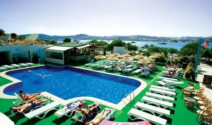 Siesta Beach Apart Hotel - Havuz