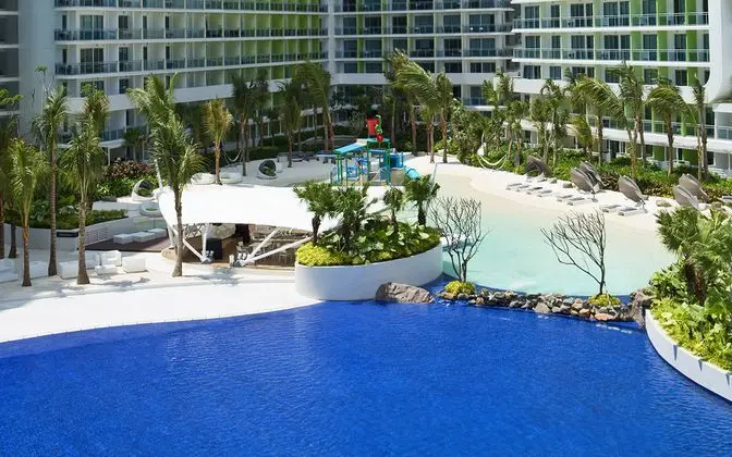 Siglo Suites @ The Azure Urban Resort Residences - Havuz