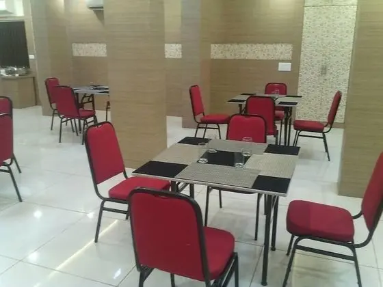 Hotel The Signature Asansol - Yerinde Yemek