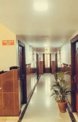 The Signature Inn Hotel - Lobi