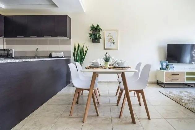 Signature Living in Modern 1BR Apartment at Jvt! - İç Mekan