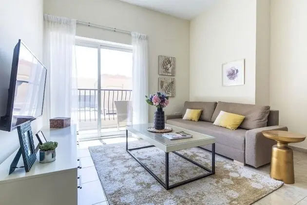 Signature Living in Modern 1BR Apartment at Jvt! - Öne Çıkan Resim