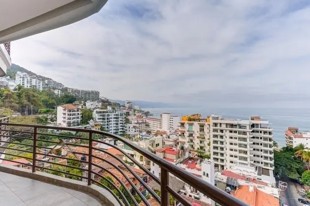 Signature Pinnacle 205 - Luxury Condo With Ocean Views