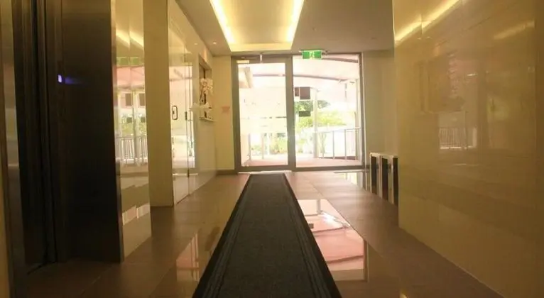 Signature Waterfront Apartments - Lobi