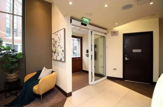 Silurian Hotel - Lobi