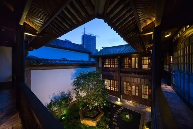 THE SILVER CHEST BOUTIQUE HOTEL