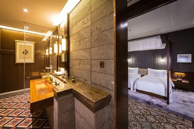 THE SILVER CHEST BOUTIQUE HOTEL