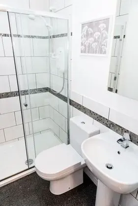 Silver City Apartments, Stylish 2 Bedroom Apartment - Banyo Tipleri