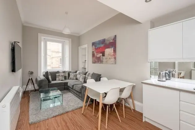Silver Lining Apartment near Holyrood