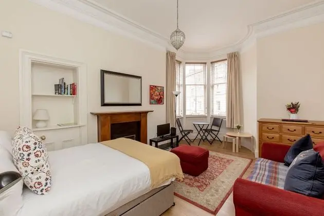 Silver Lining Lochrin Terrace Apartment