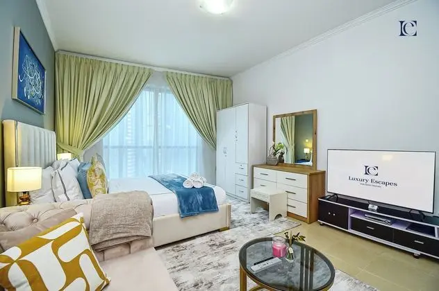 Silver - Modern Studio with lake view - Öne Çıkan Resim