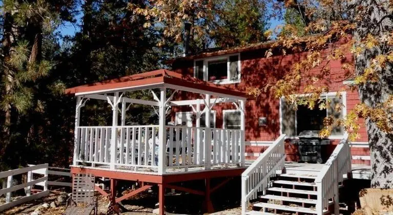 Silver Pines Lodge