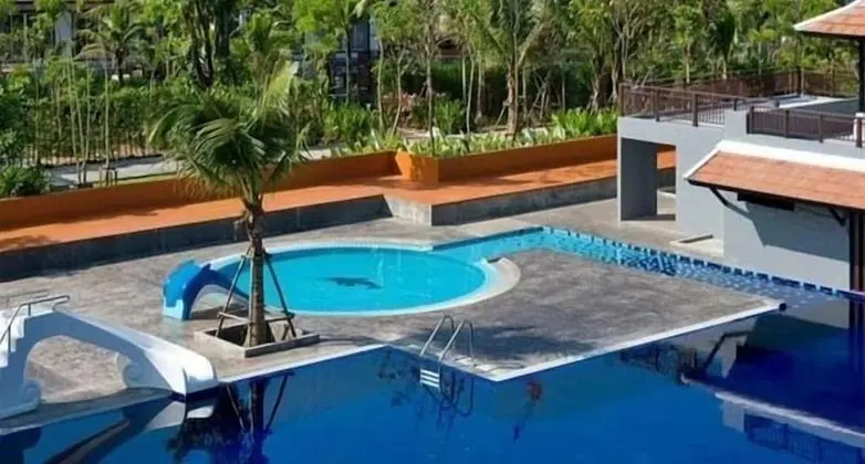 Silver Sand Suites