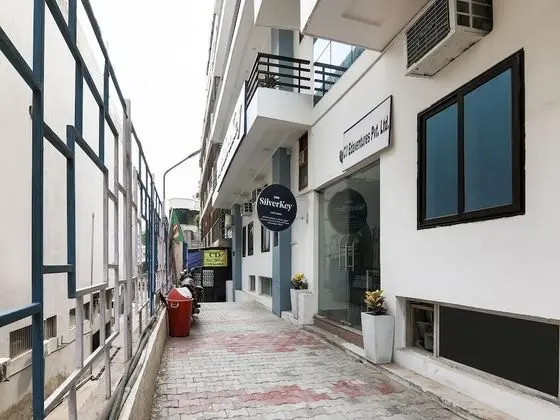 SilverKey Executive stays 24588 CD Sohna Road - Dış Mekan