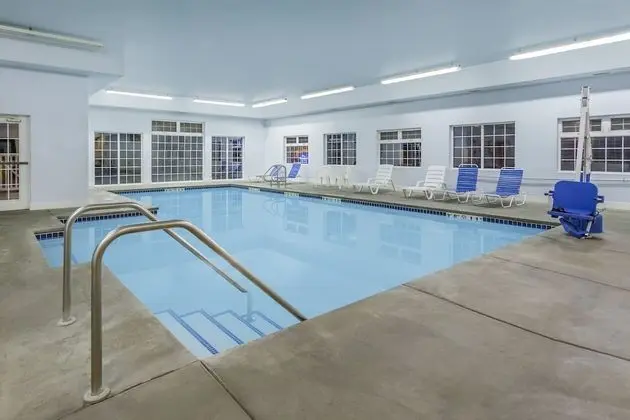 SilverStone Inn & Suites Spokane Valley - Havuz
