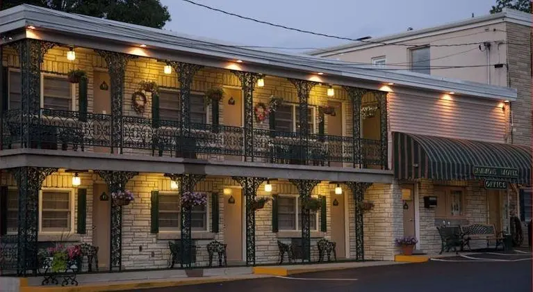 Simmons Motel and Suites