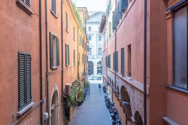 Simon Bologna in Bologna