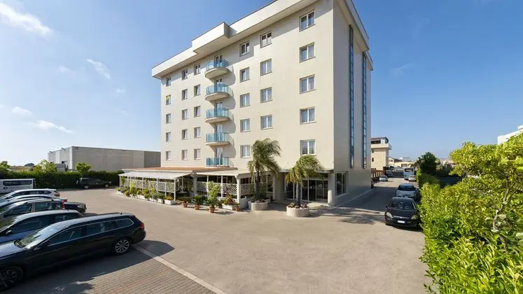 Simon Hotel - Lobi