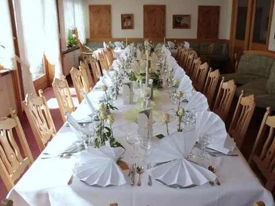 Hotel Simonshof Wolfsburg - Yerinde Yemek