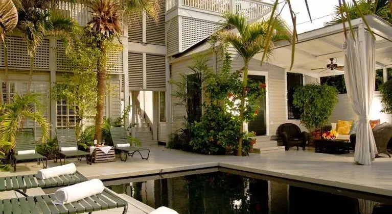 Simonton Court Historic Inn & Cottages