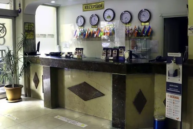 Hotel Simper - Lobi