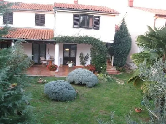 Simple apartment for 2 in Banjole