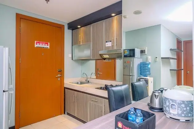 Simple And Comfort 2Br With Extra Room At Mt Haryono Square Apartment - Mutfak