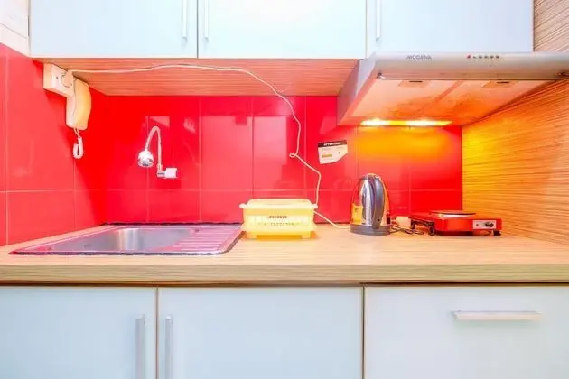 Simple And Comfy Studio Room At Tamansari Sudirman Apartment - Mutfak