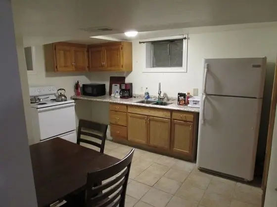 Simple, Cozy 1-bed Close to University of Kansas - Mutfak