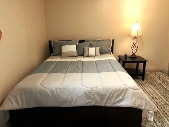 Simple, Cozy 1-bed Close to University of Kansas - Oda