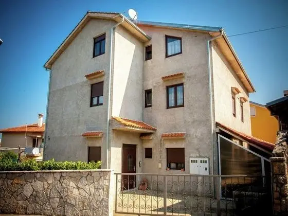 Simplistic Apartment in Malinska near Sea