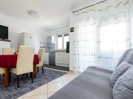 Simplistic Apartment in Malinska near Sea - Yerinde Yemek