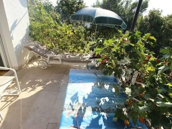 Simplistic Apartment in Starigrad near Sea