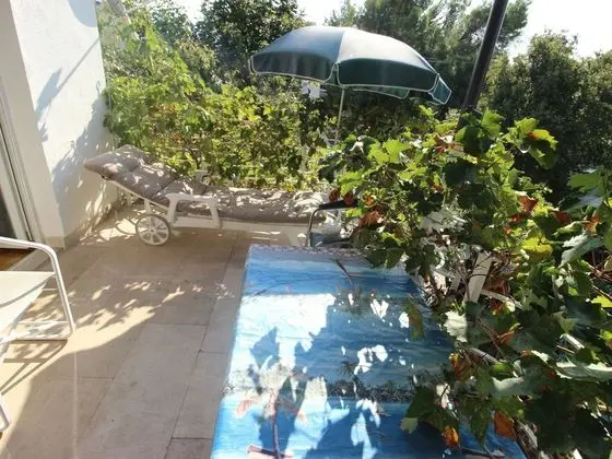 Simplistic Apartment in Starigrad near Sea - Havuz