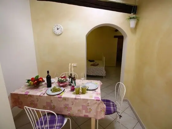 Simplistic Apartment in Tivoli near Forest & Supermarket - Yerinde Yemek