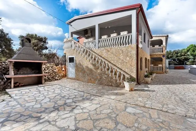 Simplistic Apartment in Vir With Garden - Dış Mekan