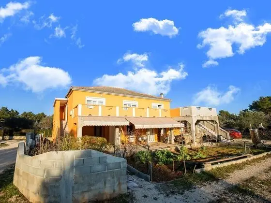 Simplistic Apartment in Vir With Garden - Öne Çıkan Resim