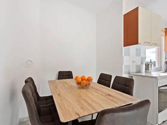 Simplistic Apartment in Vir With Garden - Yerinde Yemek