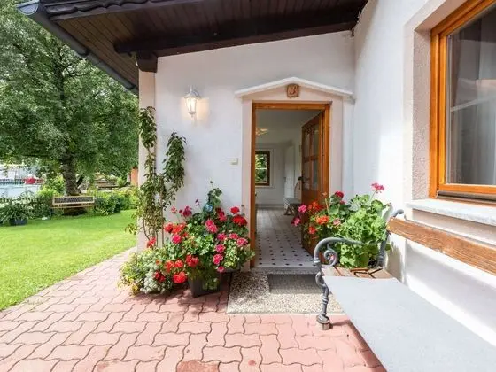 Simplistic Holiday Home in Bad Mitterndorf With Terrace - Dış Mekan