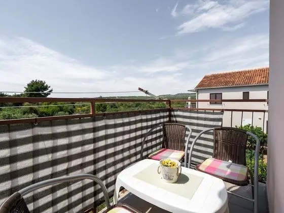 Simplistic Holiday Home in Rogoznica near Sea Beach - Oda Düzeni