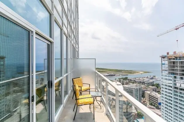 Simply Comfort. Amazing Downtown Apartments