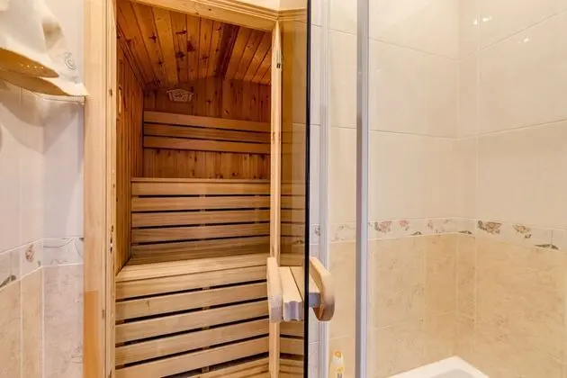 Simply Comfort, Modern Townhome, Sauna - Spa