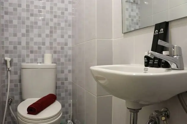 Simply And Cozy Design Studio Room At Tokyo Riverside Pik 2 Apartment - Banyo Tipleri
