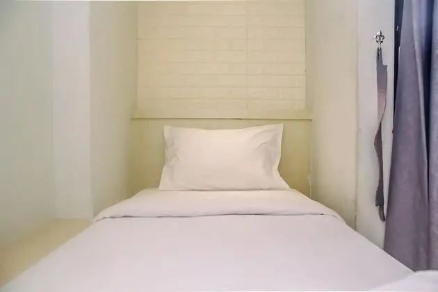 Simply And Cozy Living Studio With Single Bed At Dave Apartment - Oda