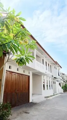 Simply Homy Guest House Jogokaryan - Dış Mekan