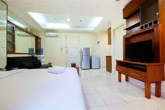 Simply Spacious Studio Room at City Home Apartment near Kelapa Gading - İç Mekan